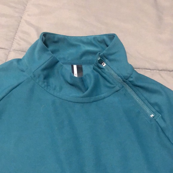 Front scalloped Mondetta zip neck active sweater - Picture 2 of 7